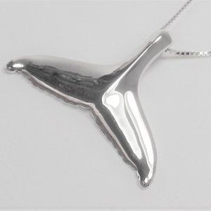 STERLING SILVER NAUTICAL ORCA WHALE TAIL FISH SEA LIFE PENDANT NECKLACE